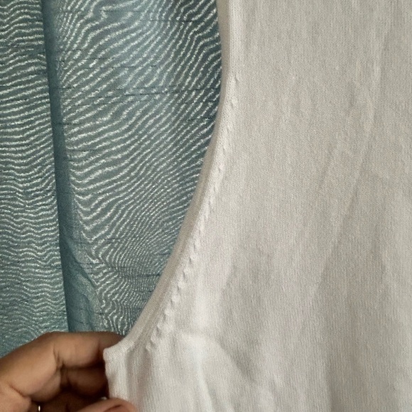 Blue Sky Women's White Muscle Tee- XL - turtle neck- new or like new - Picture 2 of 9